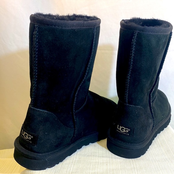 UGG- Brand New- Australia Classic Short. Color: Black 5825 BOOTS- Womens 9 - Picture 10 of 17